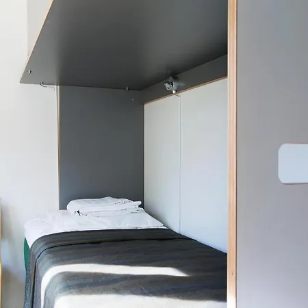 林奈兹玛科旅馆 *