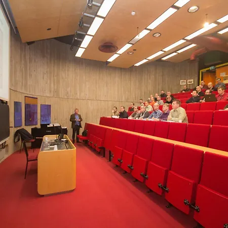 林奈兹玛科旅馆 旅馆 *