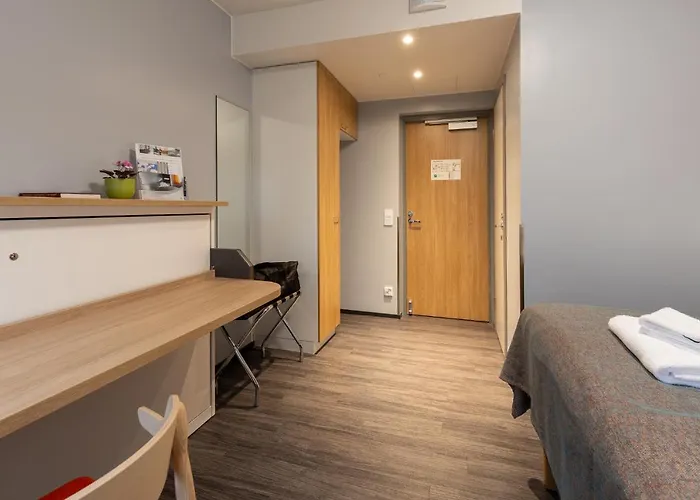 Linnasmäki Hostelli *