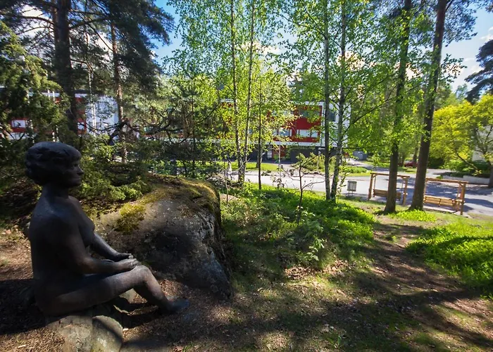 Linnasmäki Hostelli *